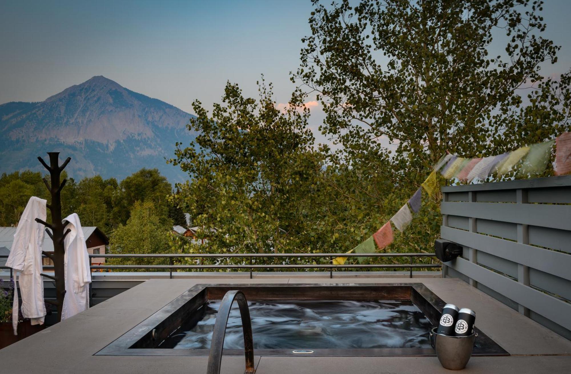 Eleven Scarp Ridge Lodge Крестед-Бьютт Экстерьер фото