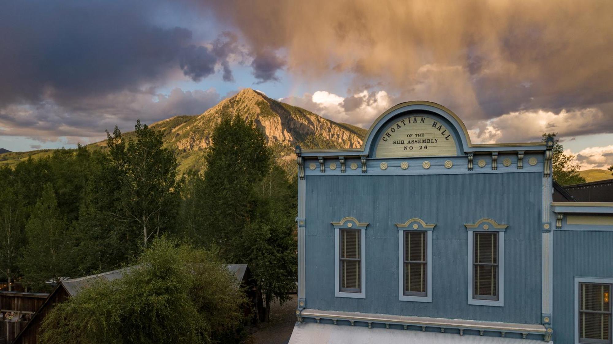 Eleven Scarp Ridge Lodge Крестед-Бьютт Экстерьер фото